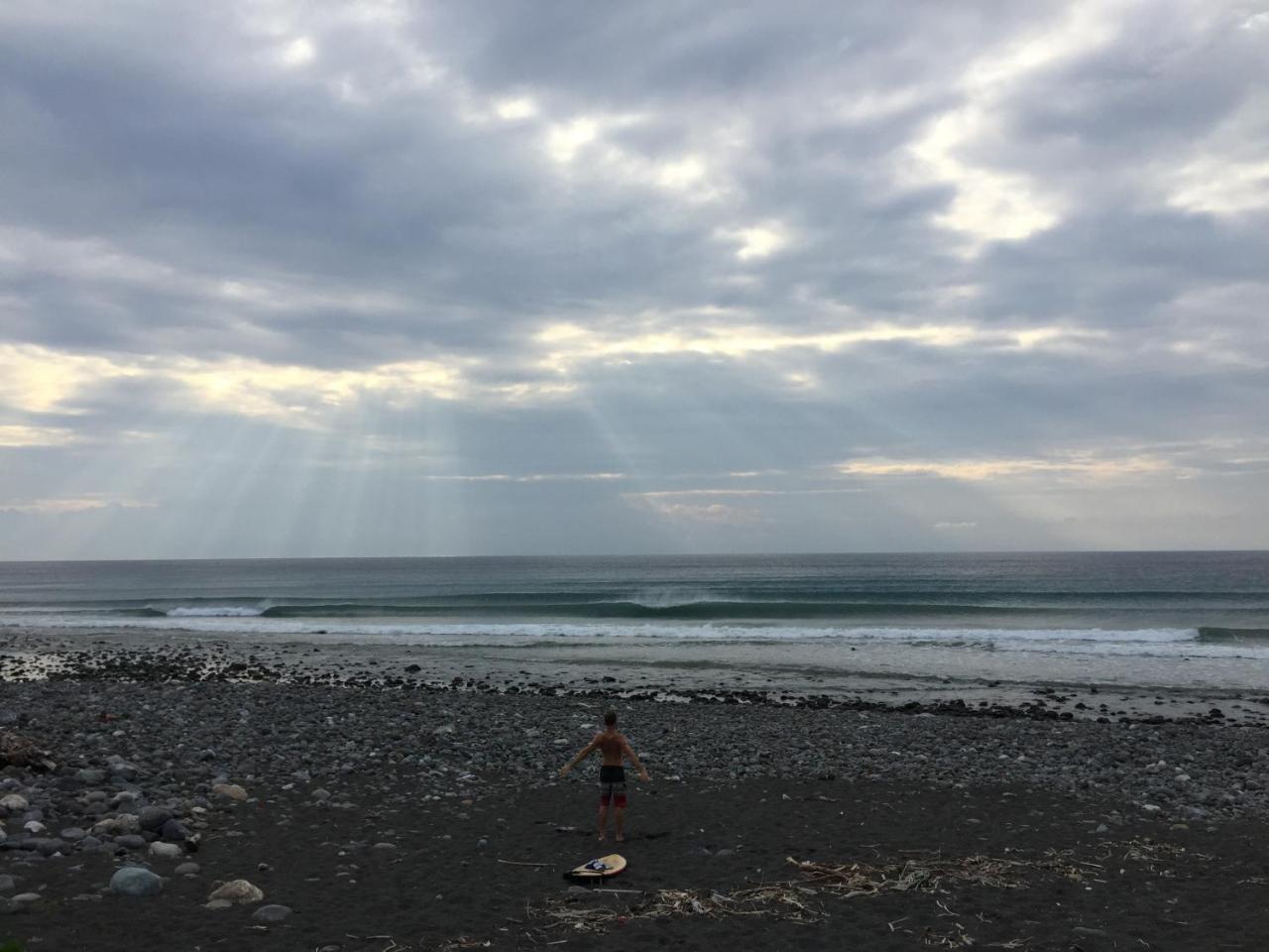 Donghe Surf Shop & Hostel Екстер'єр фото
